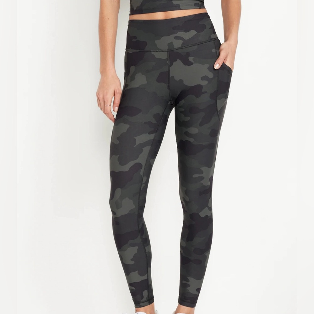 Power soft camo joggers